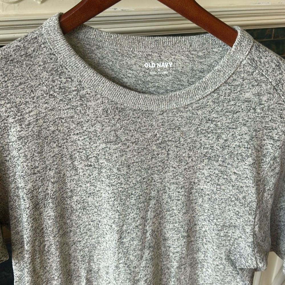 Plain heather grey tee